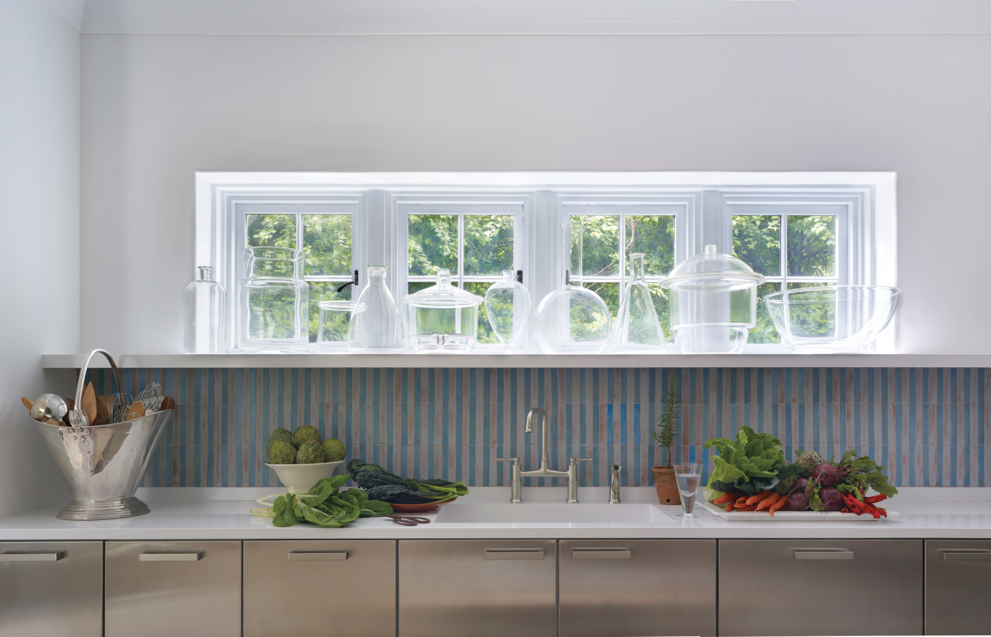 Artesso® | Bridge Faucet with Side Sprayer